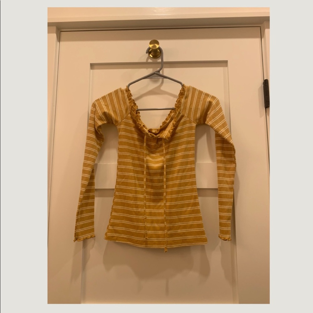 Gold off the shoulders shirt!!